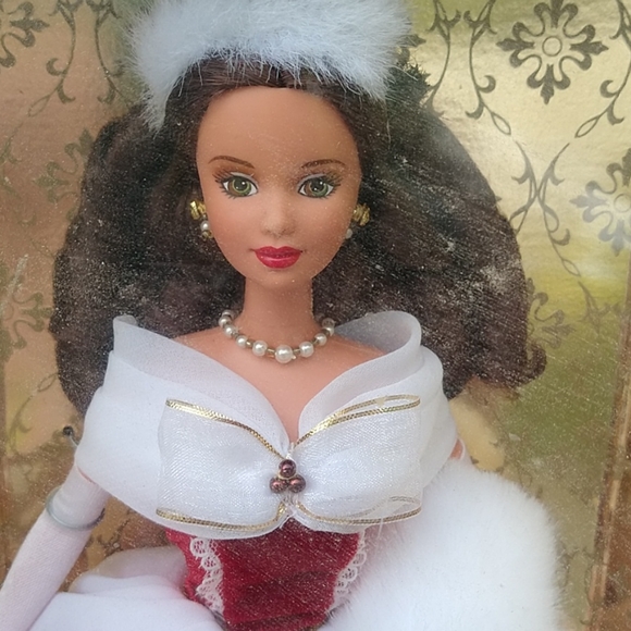NIB Disney's Beauty and the Beast Barbie - Picture 2 of 4